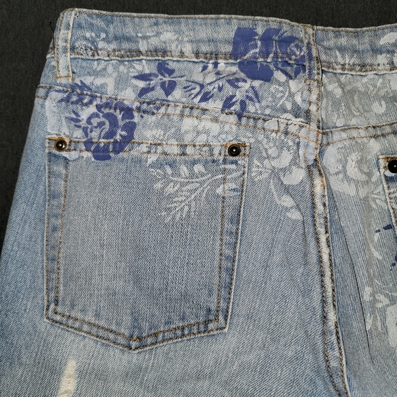 dELiA*s Painted Distressed Jeans - Size 11/12 - Light Wash - Picture 11 of 12
